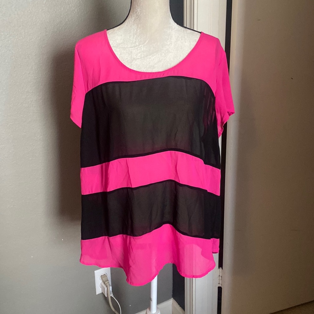 Torrid black and pink short sleeve blouse size 1
